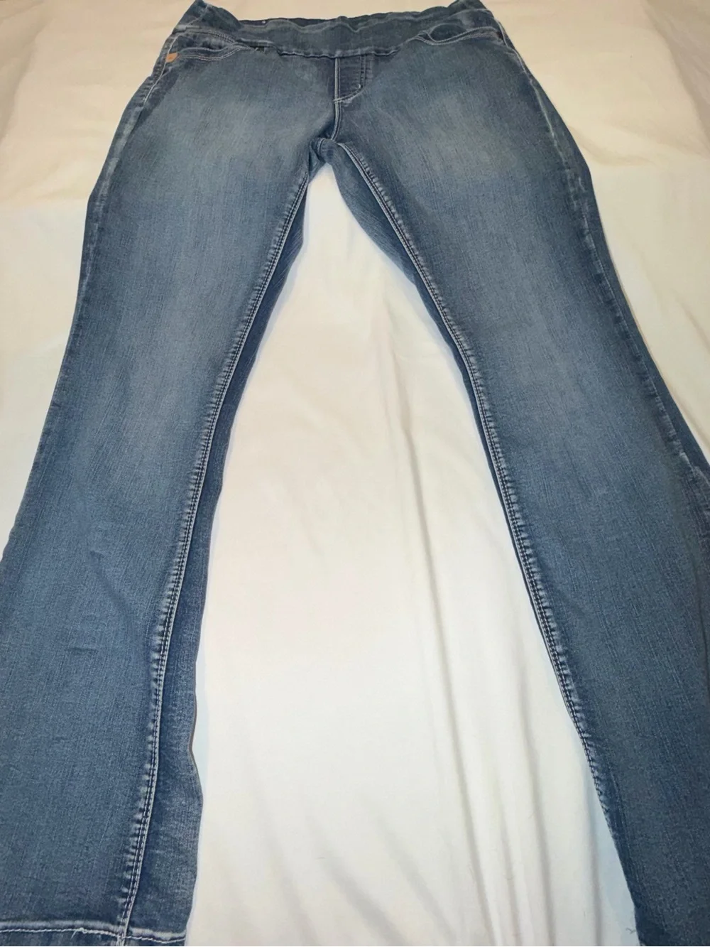 Lola Leah MLB Mid-Rise Bootcut Flared Stretch Jeans in Medium Blue Wash 8. A50